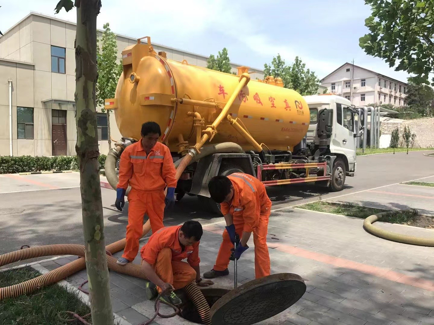 鄂托克前化粪池清理与5-8吨吸粪车施工效率分析